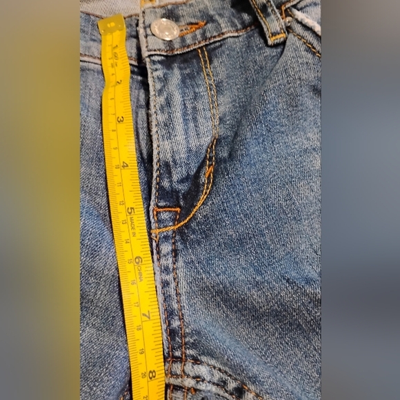 Zara | EUC Relaxed Fit Ultra Thrashed Med Rise Straight Leg Distressed Jeans | 4 - Picture 6 of 16